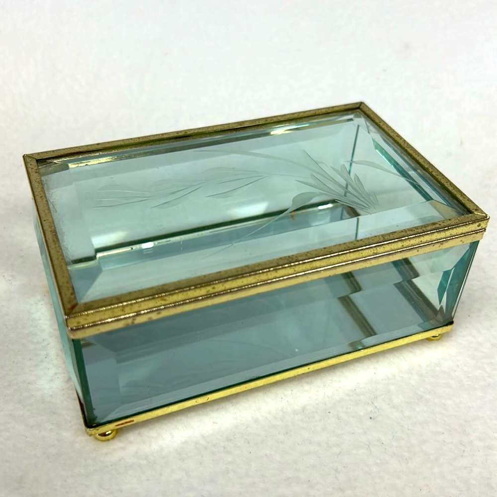 5” Glass and mirrored bottom jewelry/trinket box with gold tone edges and feet